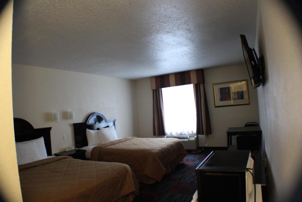 Queen Room with Two Queen Beds interior
